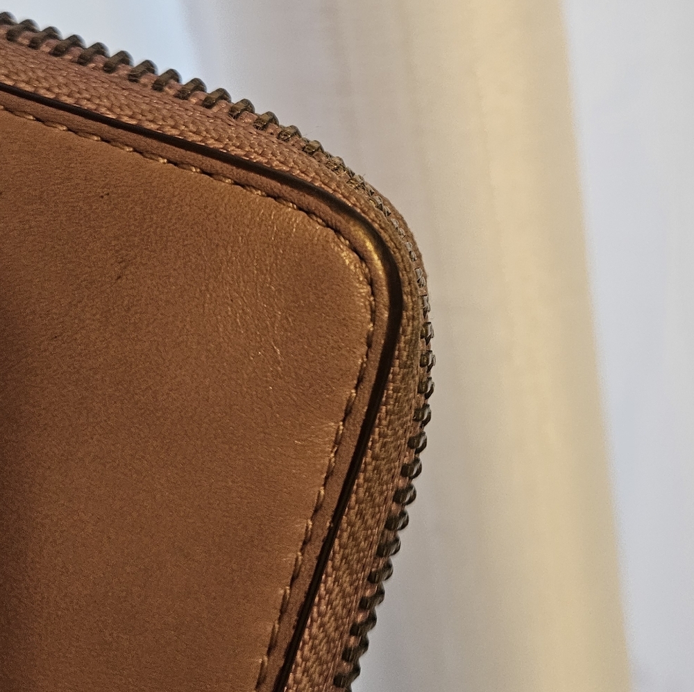 Coach Purple Leather Zip Wallet - GUC - Picture 6 of 9